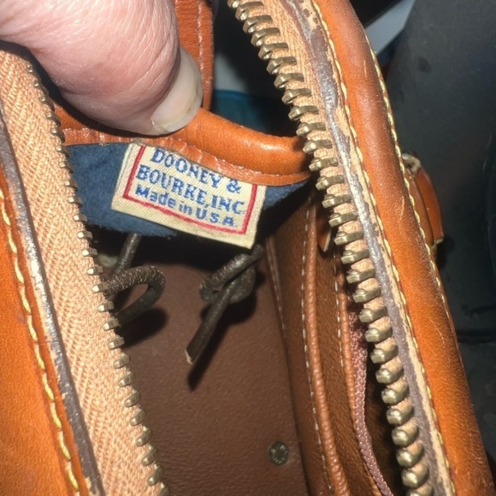 Dooney & Bourke - Picture 8 of 9